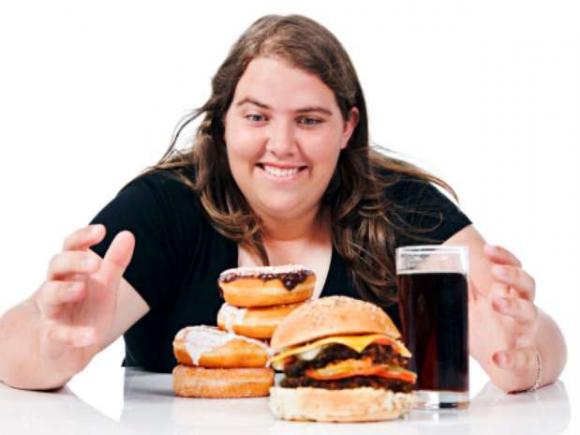 Creció el número de personas obesas por la comida "chatarra"
